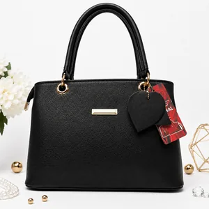 کیف دستی زنانه مشکی مجلسی و روزمره مدل کلاسیک با یراق طلایی