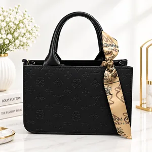 کیف دوشی و دستی زنانه مدل لویی ویتون مشکی با اسکارف طرح دار