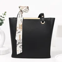 کیف دوشی زنانه چرمی طرح مربعی با اسکارف تزئینی و یراق طلایی